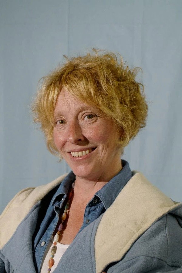 Gwenno Hodgkins as Elin Gruffydd in The Heather Mountain