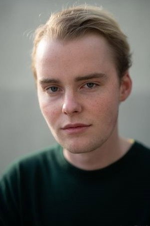 Emil von Schönfels as Mario / son in Grand Jete