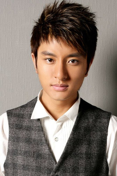 Jia Nailiang as Liu Dong in Young Couple