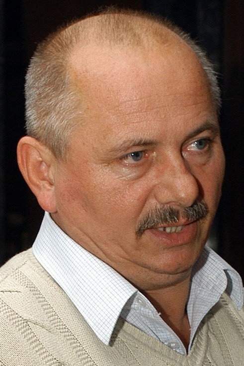 Usztics Mátyás as János in Lutra