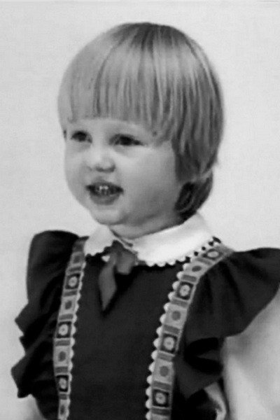 Natalya Novysh as Sestra in Our Dad Mayonnaise