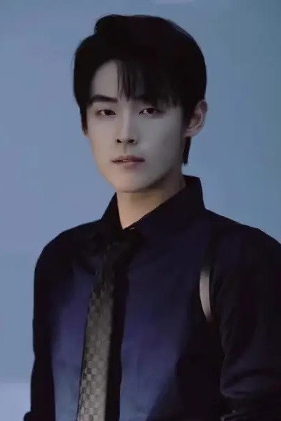 朱哲人 as Jing Hong Zhui in From Obscurity to Majesty
