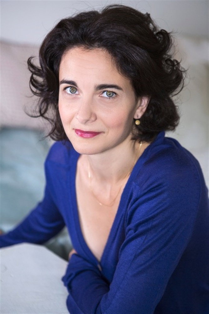 Clémence Boué as Pimprenelle in Crimes en série