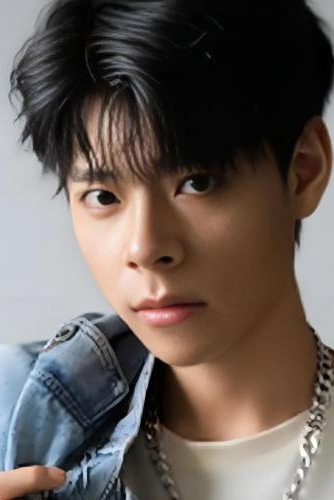 江勇 as 萧呈 in 偷听穿越女心声后，王妃连夜改剧本
