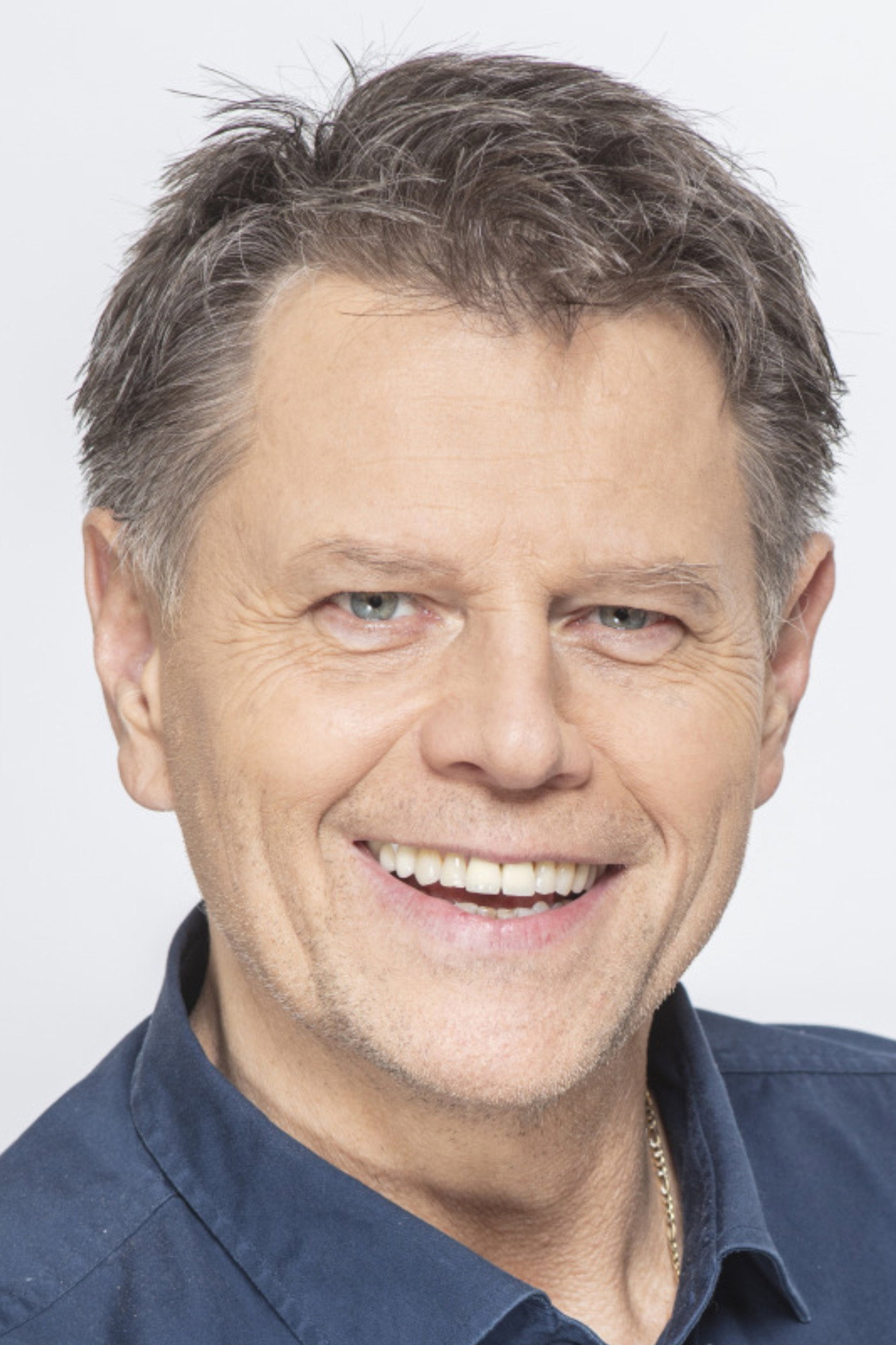 Daniel Junas as (uncredited) in Ostrov