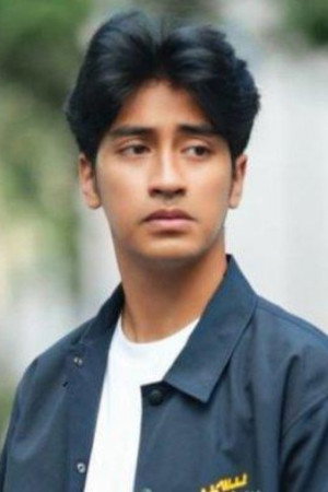 Abidzar Al-Ghifari as Naufan in Cool Boy VS Cool Girl