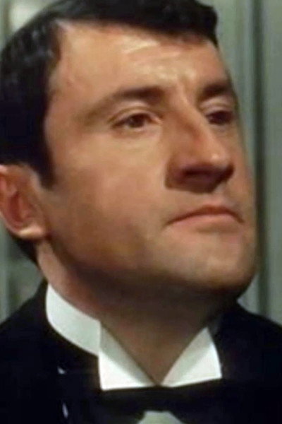 Max Montavon as The seller in Duets on Sofa