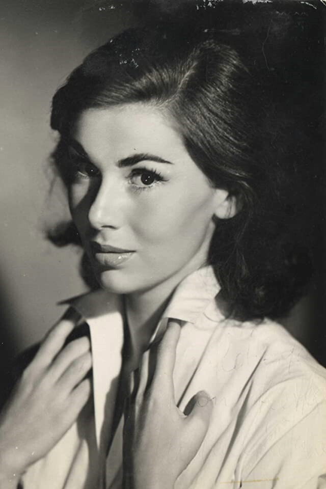 Madeleine Fischer as Carla Alberini in The Bachelor