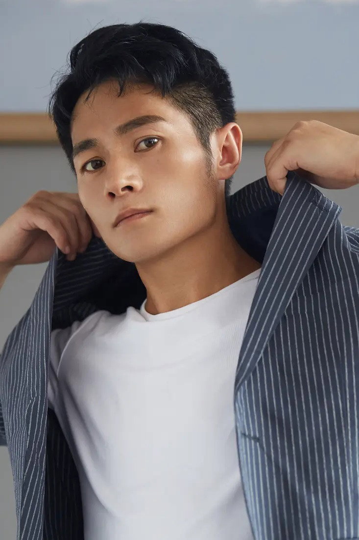 黄益龙 as Hao Tian in 校花的超级保镖之消失的村落