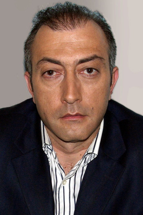 Rövşən İsax as Painter in The Bat
