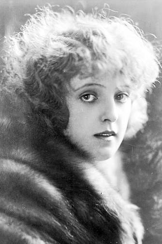 Sigrid Holmquist as Molly Creedon in A Gentleman of Leisure