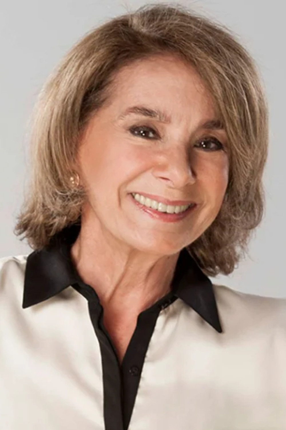 Selva Alemán as Gracia Herrera in Malparida