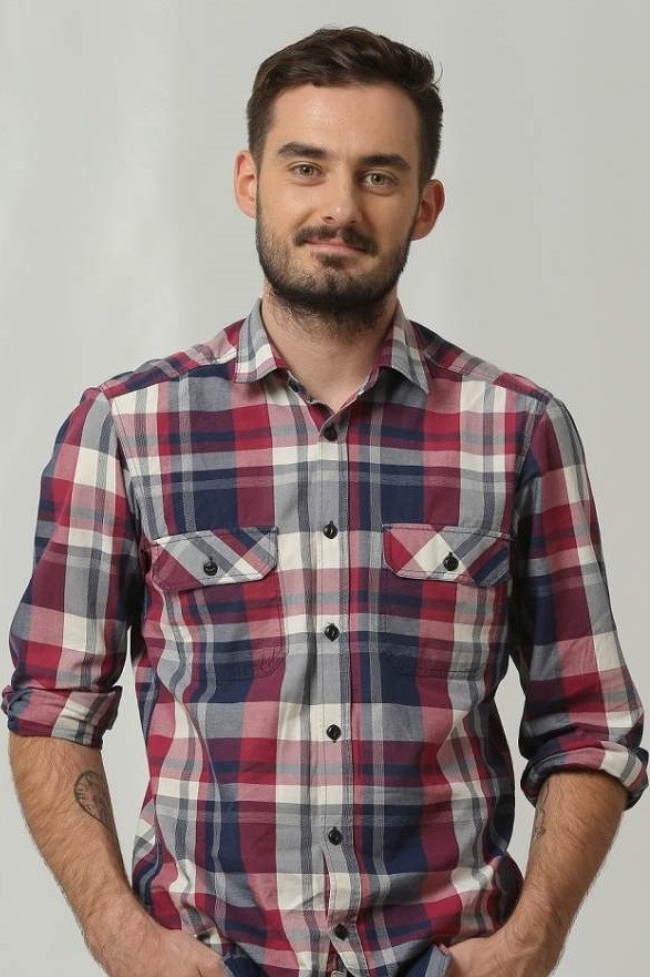 Conrad Mericoffer as Mihai Lăzărescu in Fructul oprit