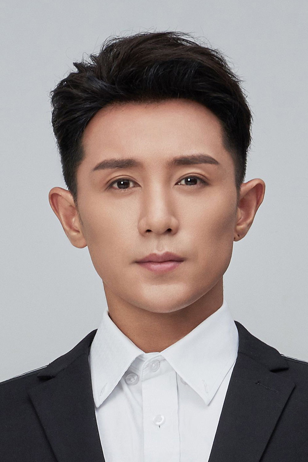 Zheng Haoyuan as Liang Rong in 怒放的青春