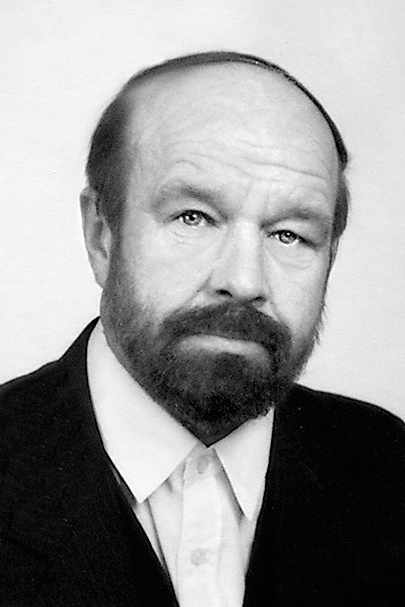 Rimantas Šavelis as Anupras in Non-Present Time