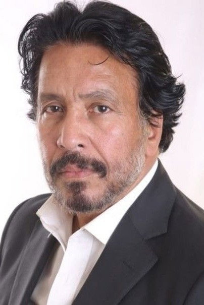 Magdy Fekry as رئيس المباحث in Ezbet Abu Hashish