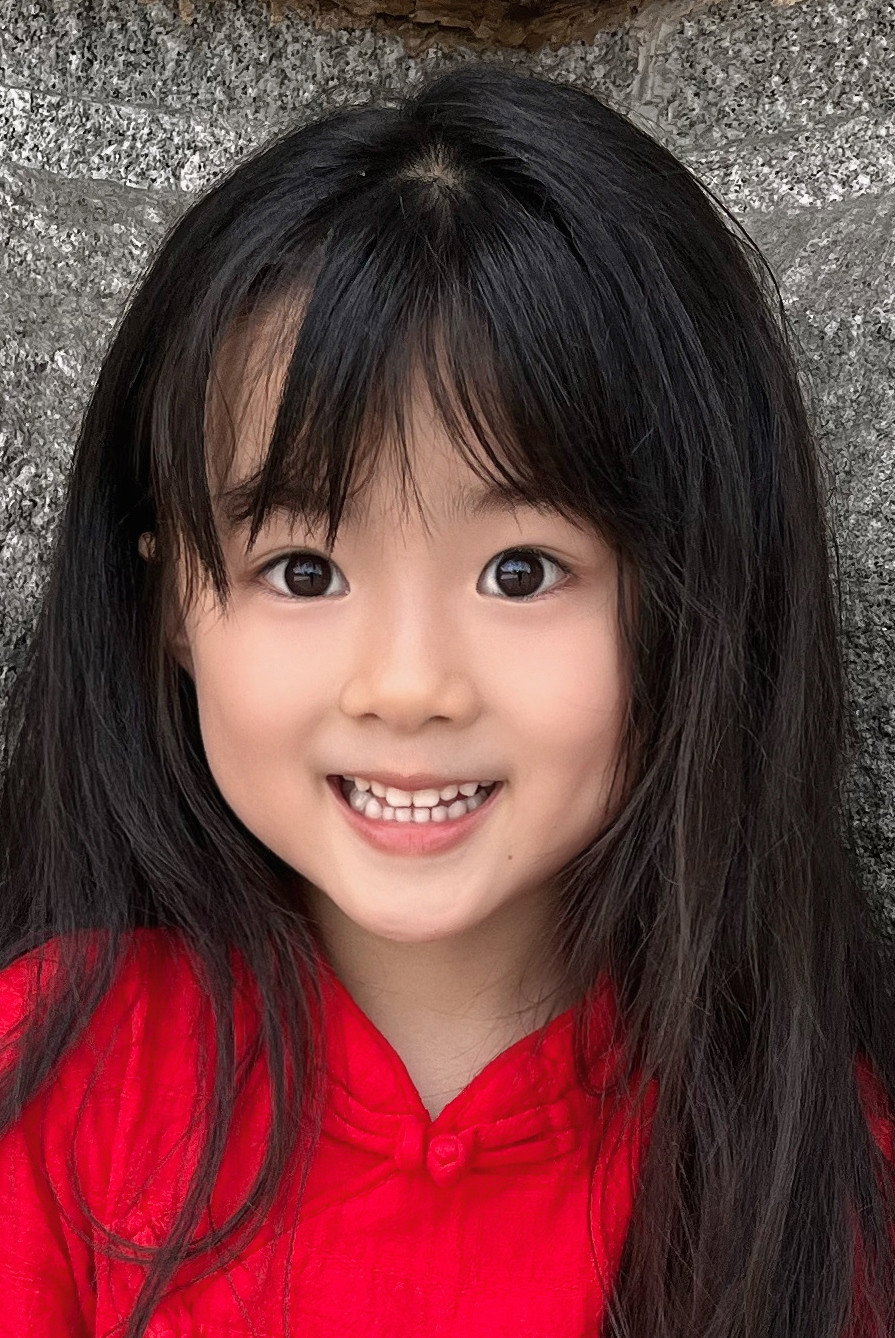 黄博斯 as Hu Xiaoyue in 欢喜一家人