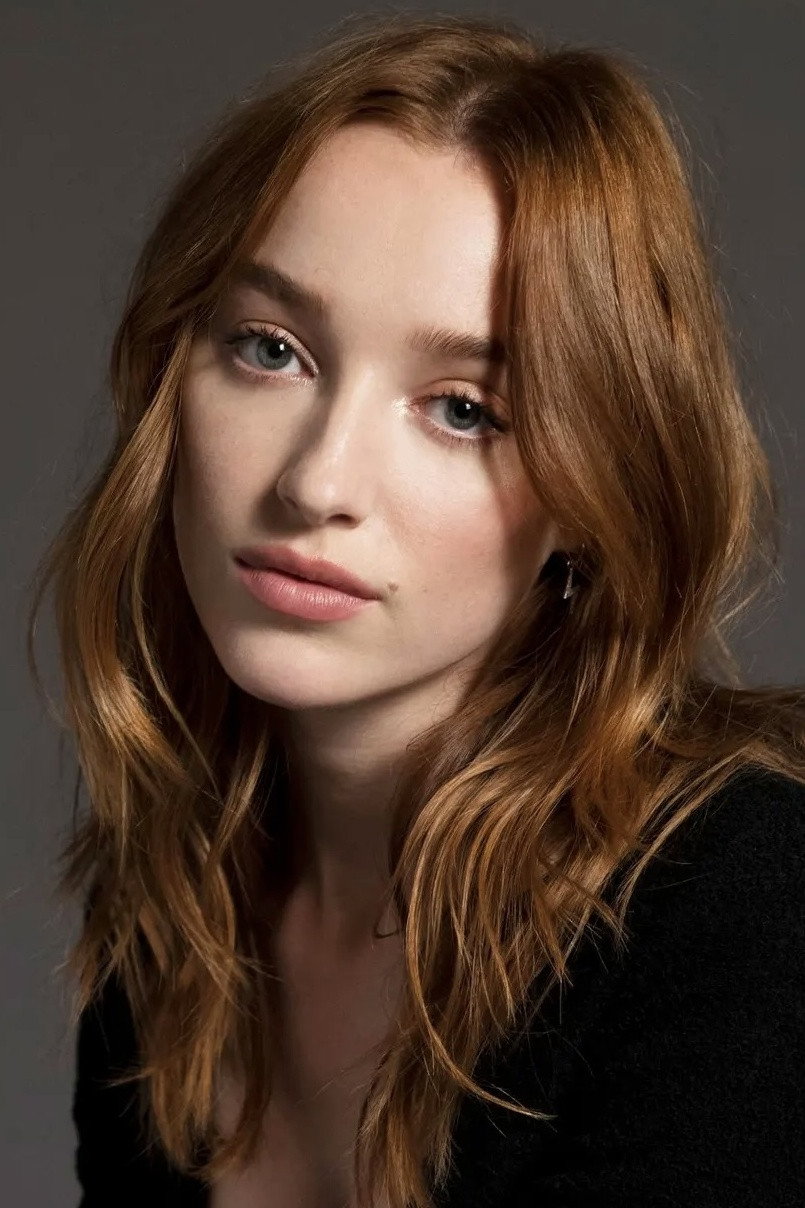Phoebe Dynevor as Abigail in Pendulum