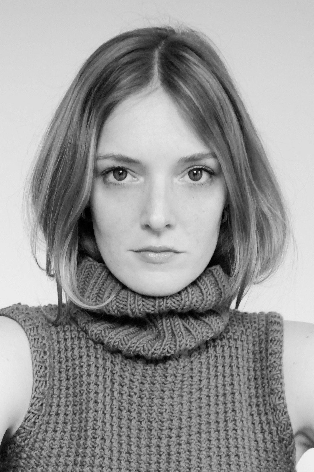 Kate Moran as Loïs McKenna in Knife+Heart