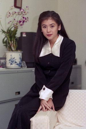 Chin Yu-lan as Dong Tin in Seven Wolves