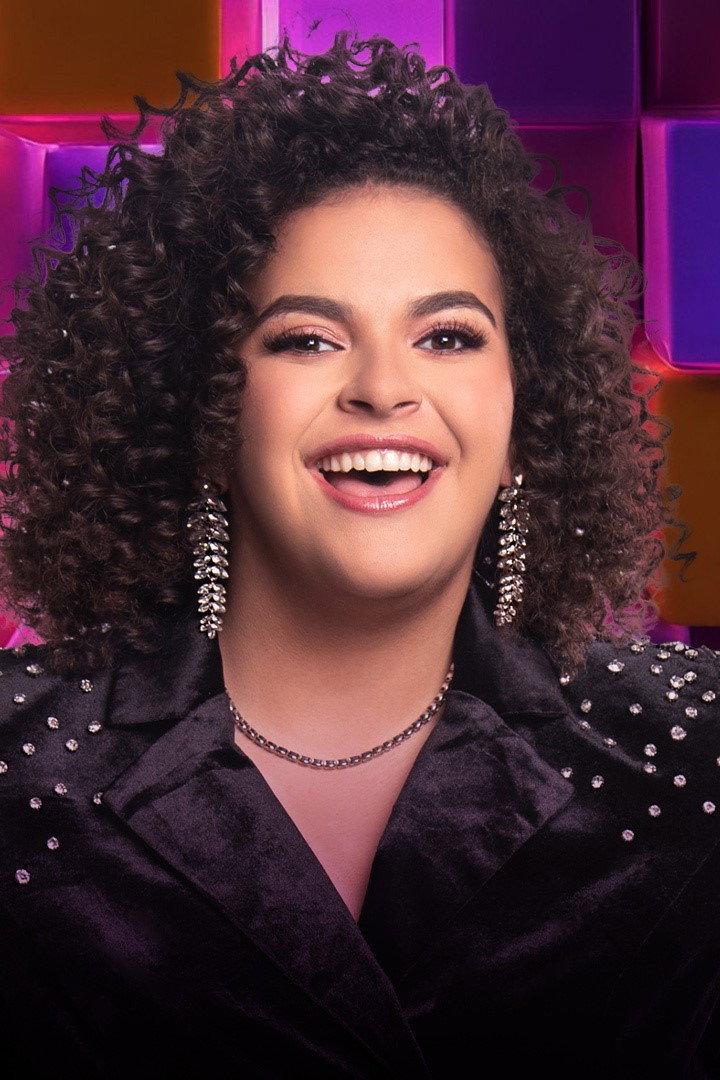 Lucero Mijares as Estrella- Lucero Mijares in Juego de Voces