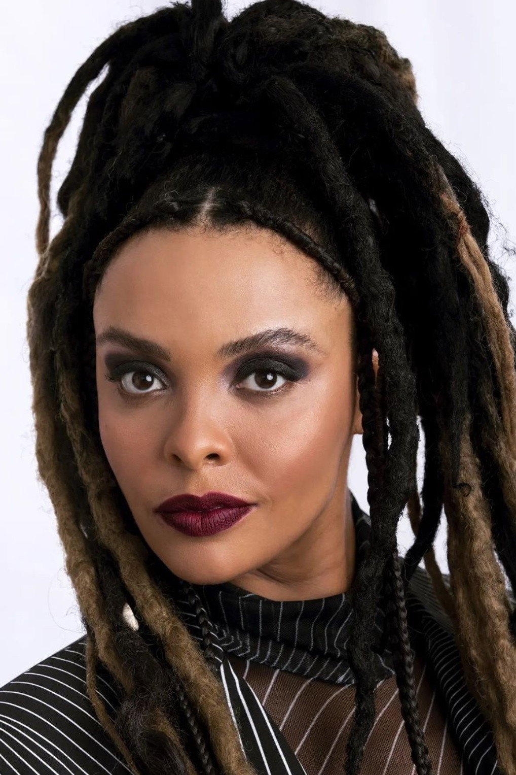 Tulanih Pereira as Flávia in Intergalactic Meeting