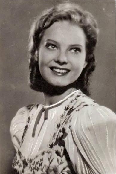 Zita Perczel as Ilonka in Budapest Pastry Shop