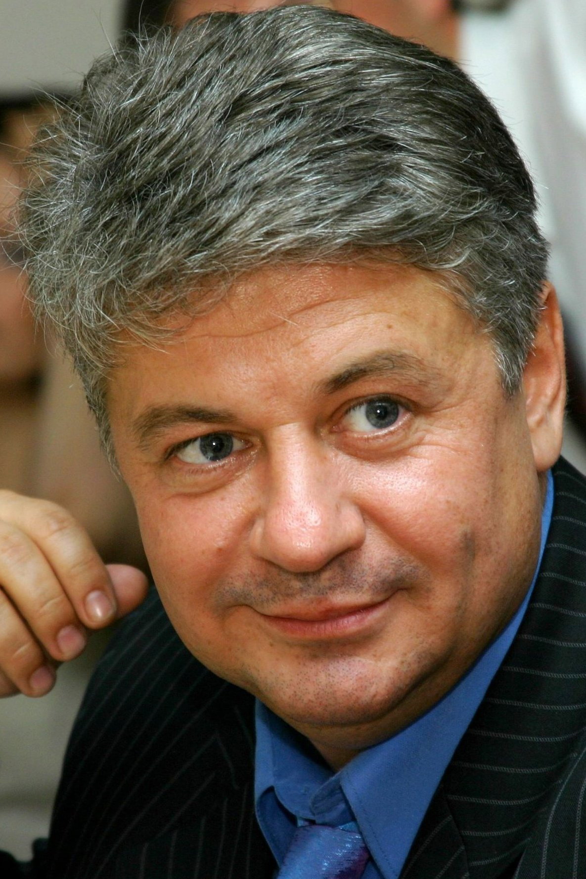 Анатолій Зіновенко as Никифорчук in Downsizing the Family