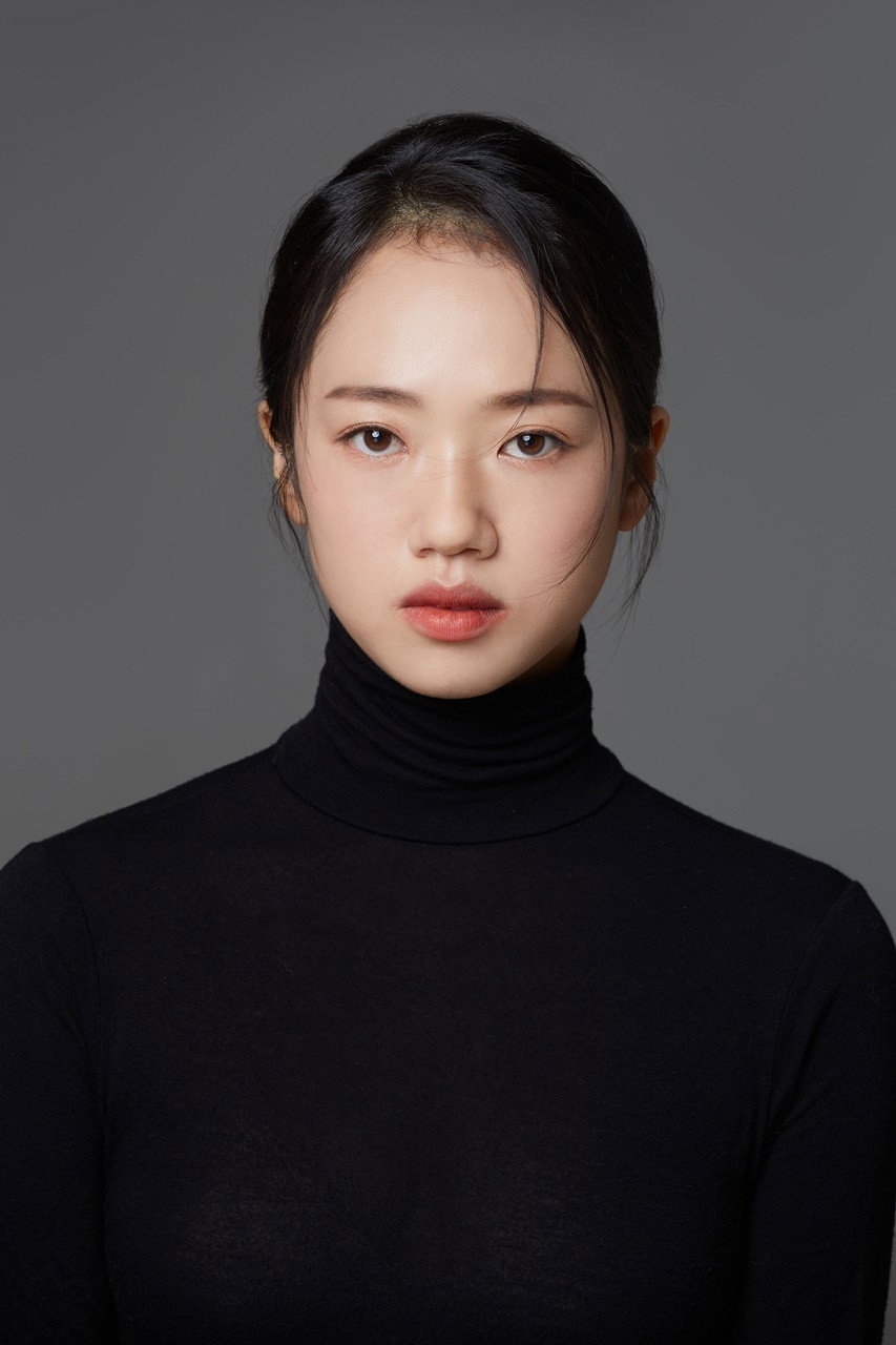 윤금선아 as Yoo-jin in Jeong-sun