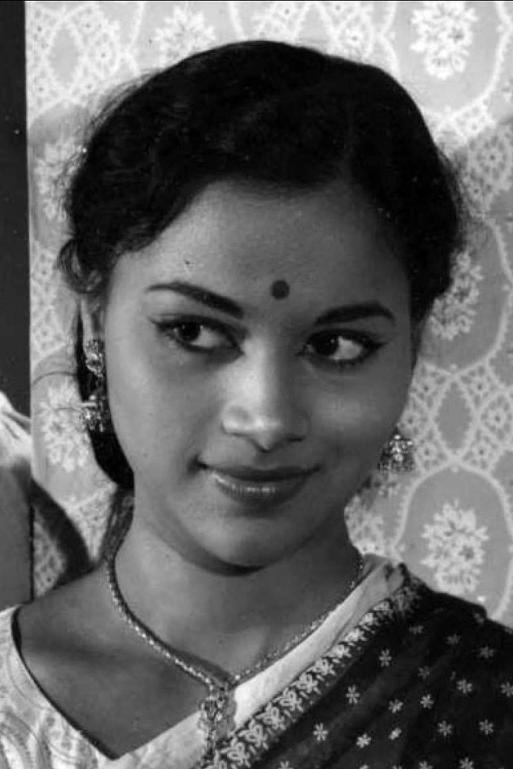 Seema Deo as Protesting student's mom in Naya Nasha