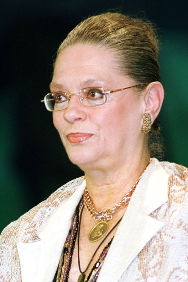 Irina Petrescu as Corina in Stejar, extremă urgență
