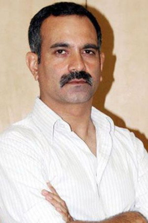 Manish Choudhary as Keki Sethna in Lafangey Parindey