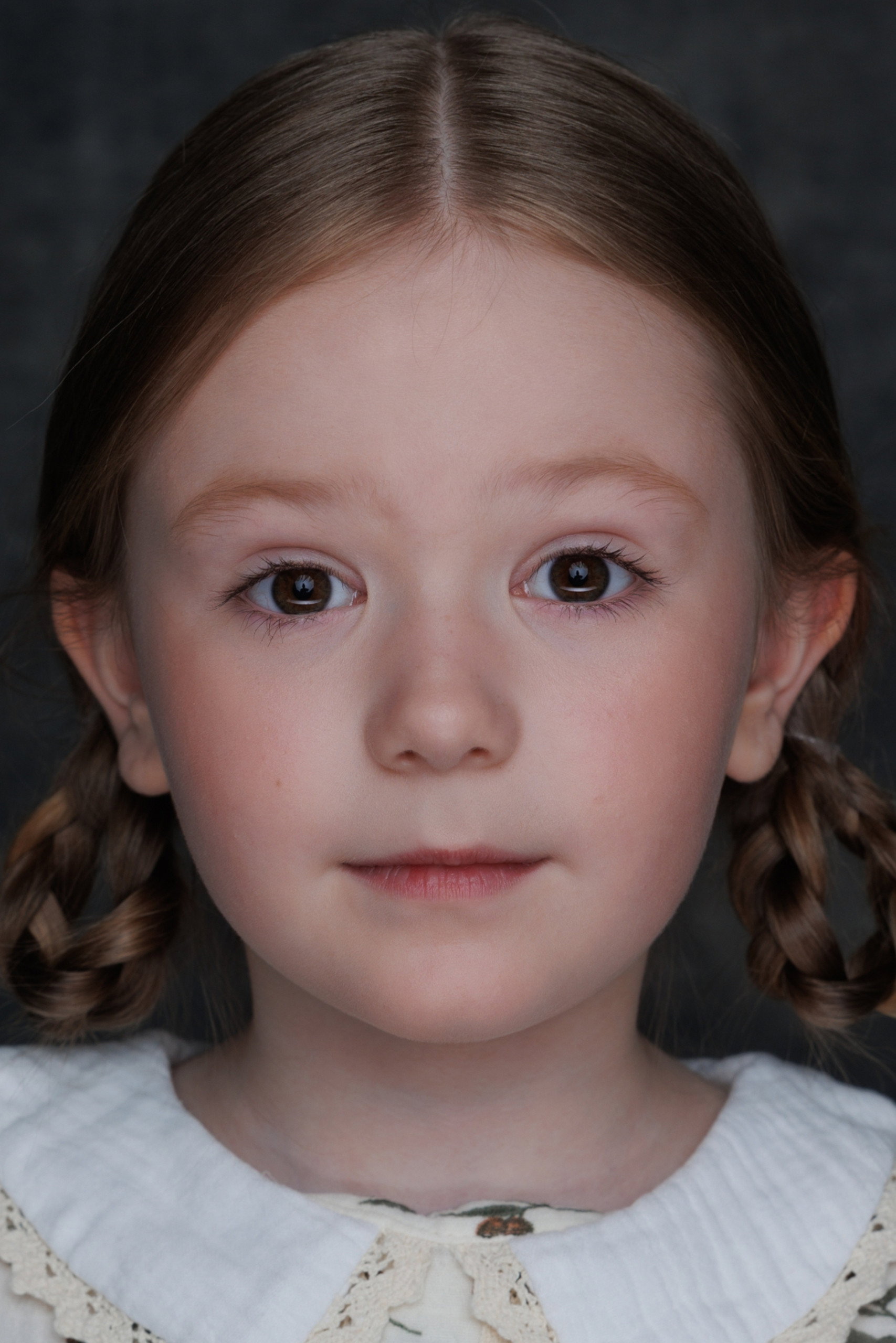 Олеся  Фокина as Вероника in Understand. Forgive