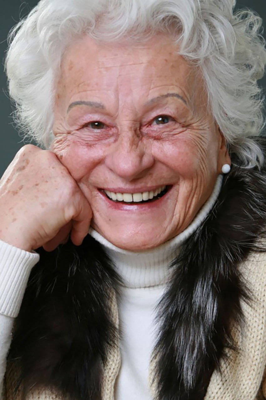 Johanna Katharina Riebesam as Frau Brenner in Schwester Weiß