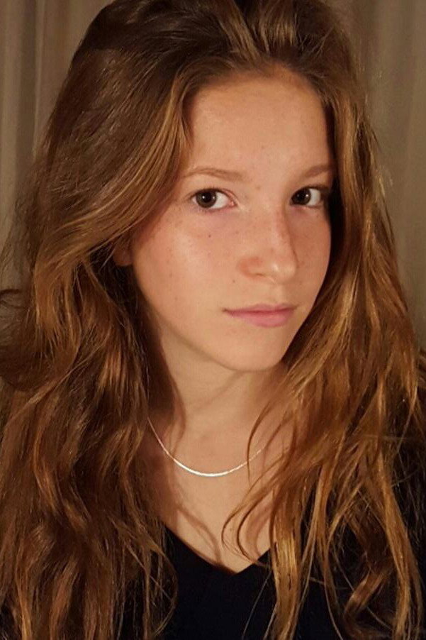 Carla Besnaïnou as Justine in Pirate TV