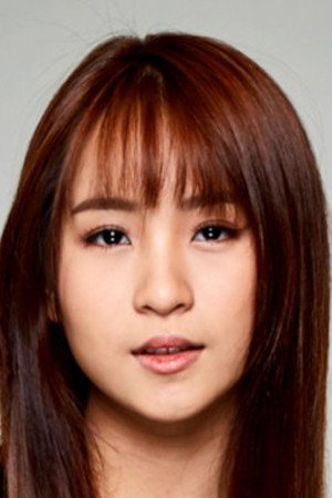 Nara Thepnupha as Yiwa in New Story, Old Love