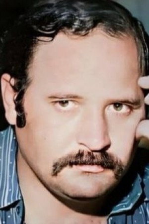 Morteza Hadighi as Hamzeh in Bandari