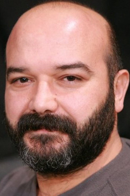 Cemalettin Çekmece as Eczacı in One Night Away