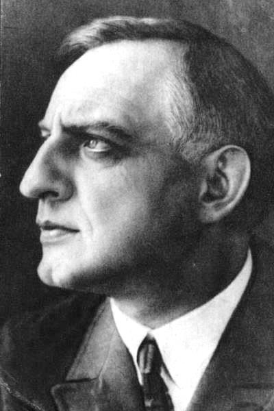 Константин Эггерт as Kazimir Shemet / Count Mikhail Shemet in The Bear's Wedding