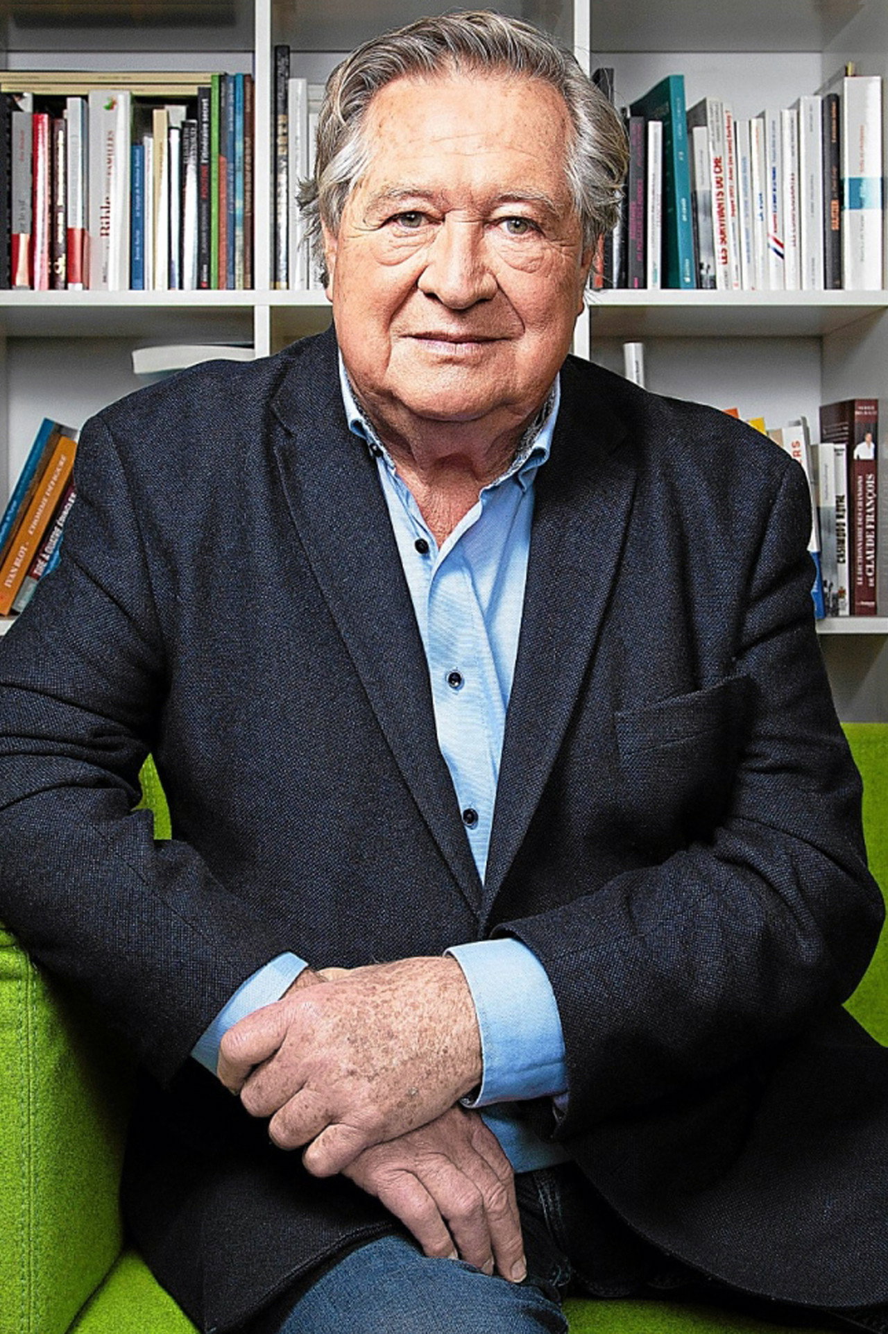 Jacques Pradel as (Narrator) in The Backstage Wall