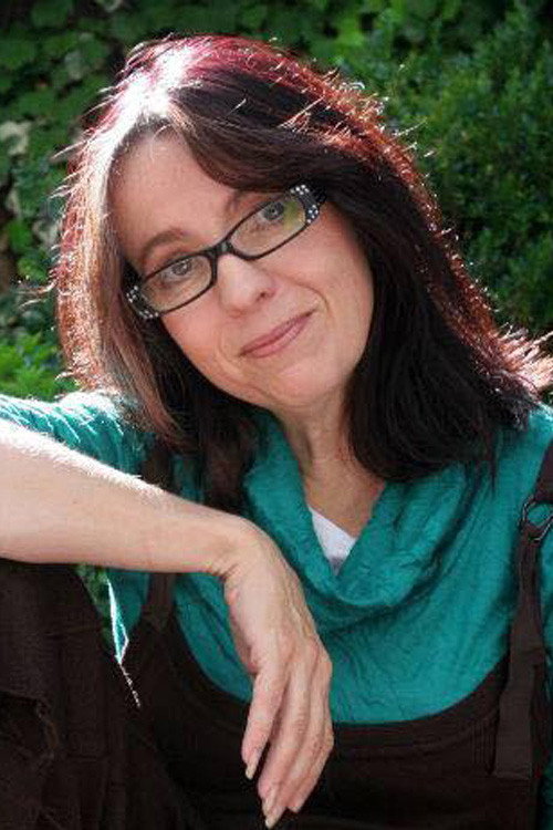 Mary-Anne Fahey as Naomi Mendellsohn in The Dunera Boys