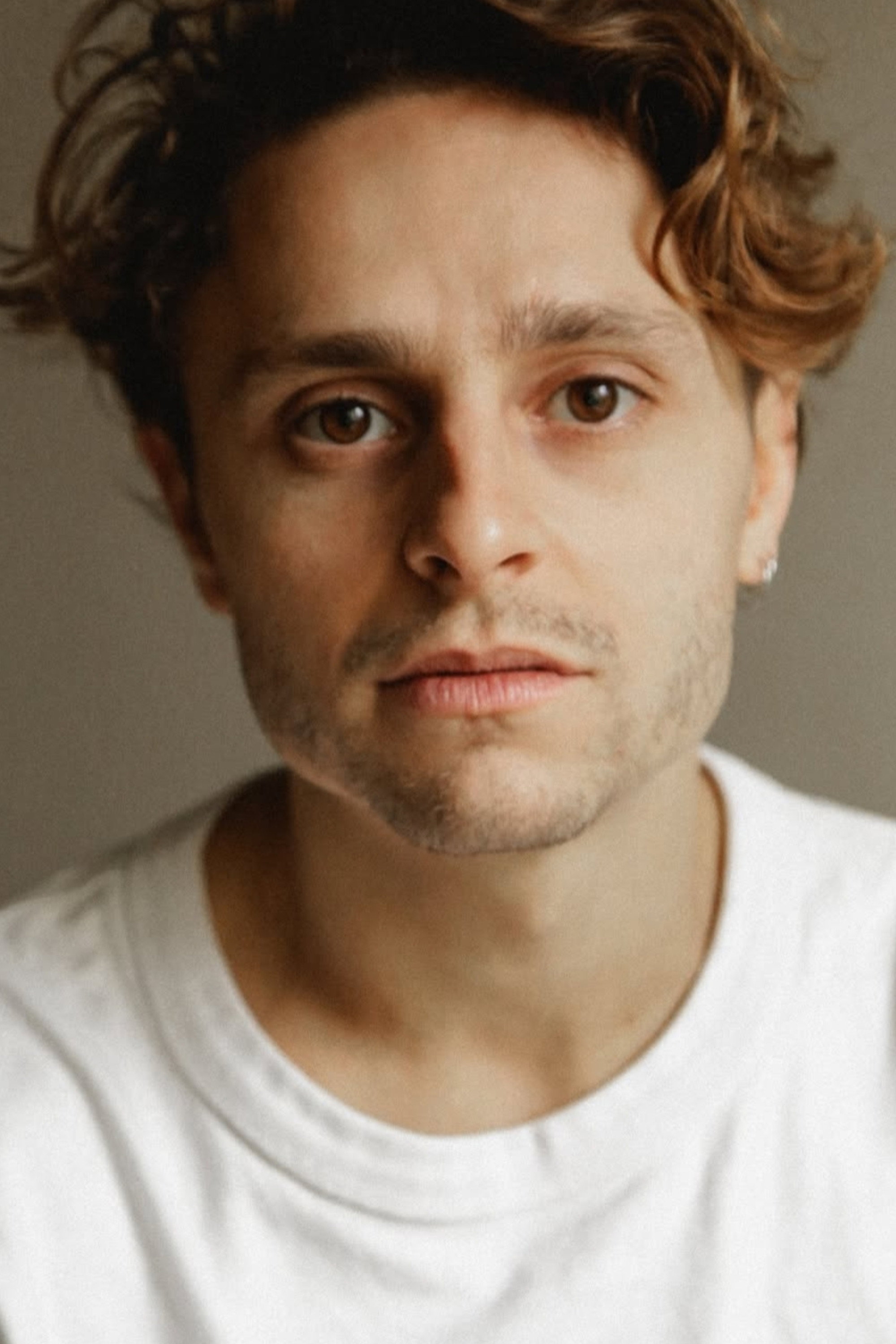 Julien Crampon as Harry in Denver, le Dernier Dinosaure