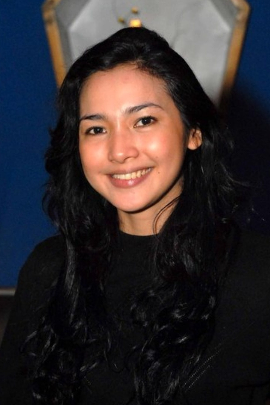 Francine Roosenda as Intan in XL: Extra Large