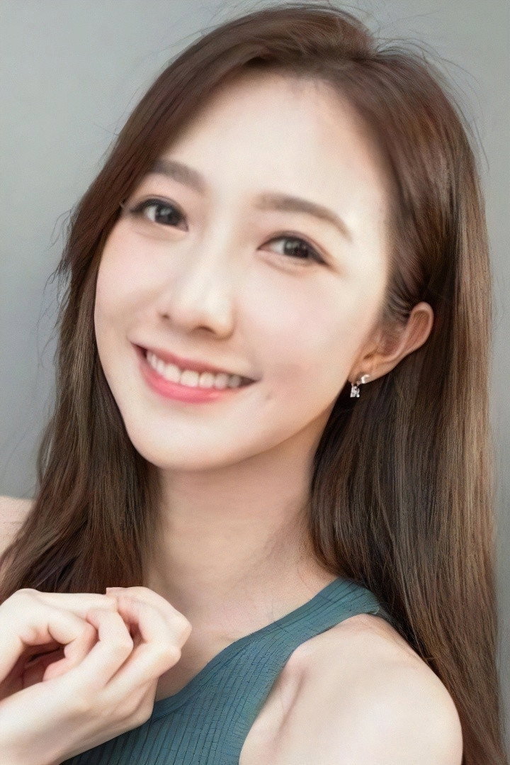 何依婷 as Lee Chi On / "On On" [Easy's girlfriend] in Airport Strikers
