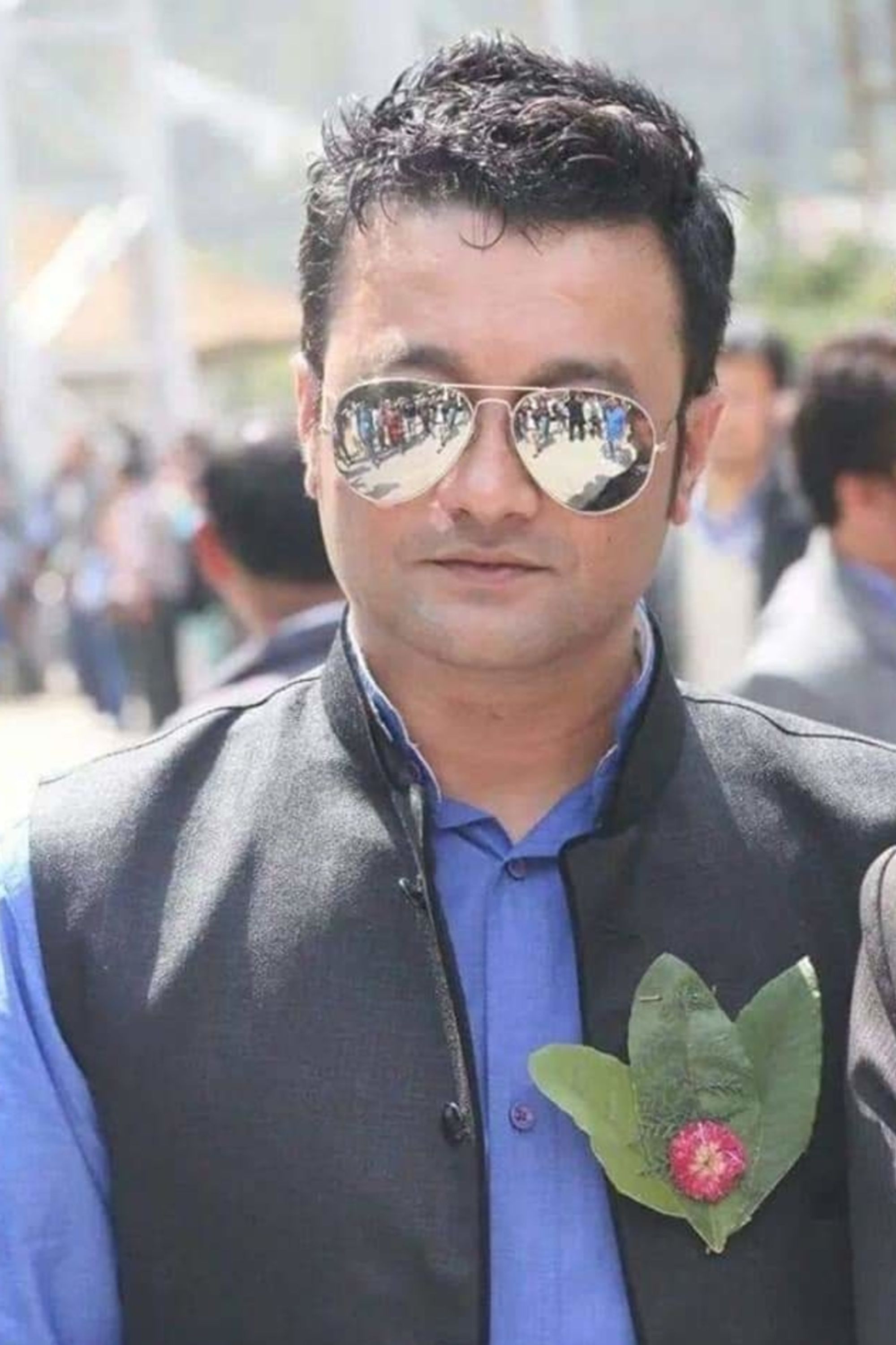 Uttam Pradhan as Karaoke Jockey in Jaane Jaan