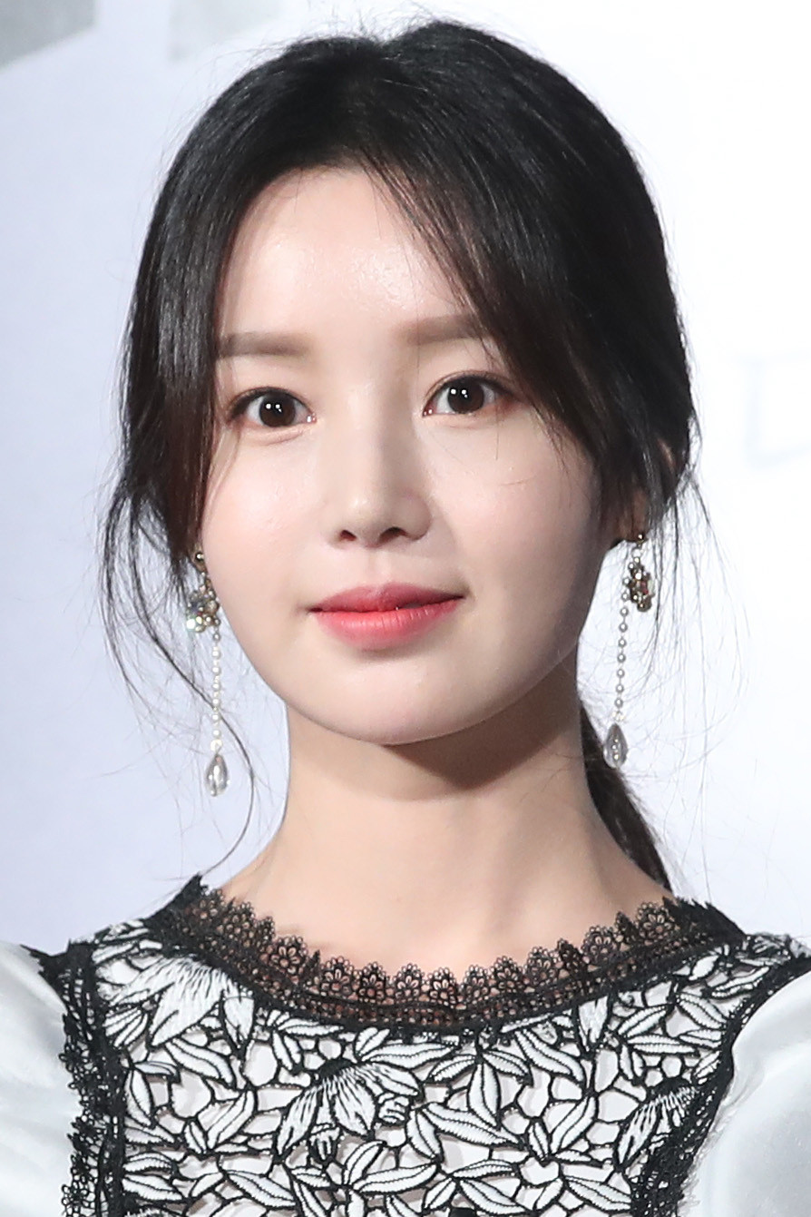 남규리 as An Ga-young in 너는 나의 봄