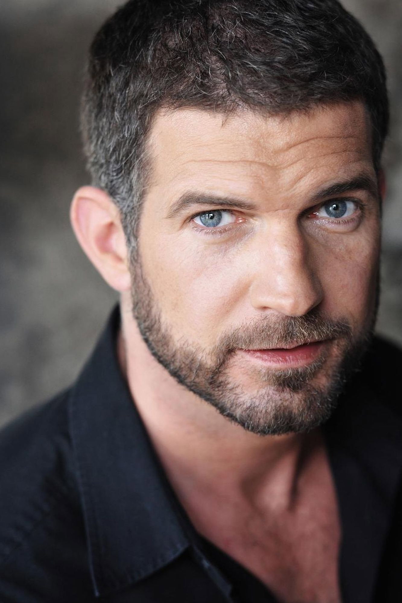 Simon Böer as Marco in Paare
