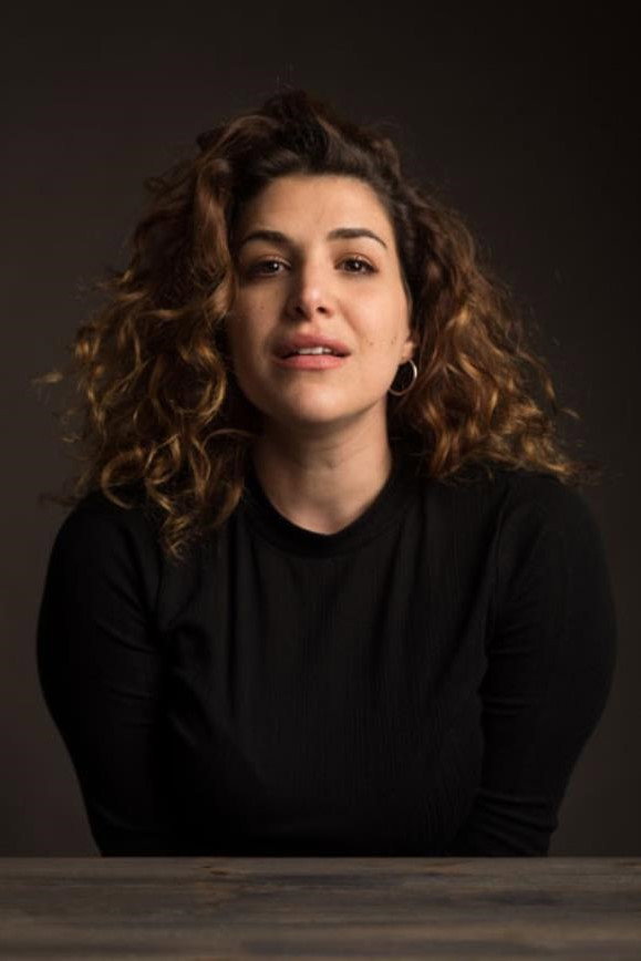 Annandrea Vitrano as Anna in Un mondo sotto social