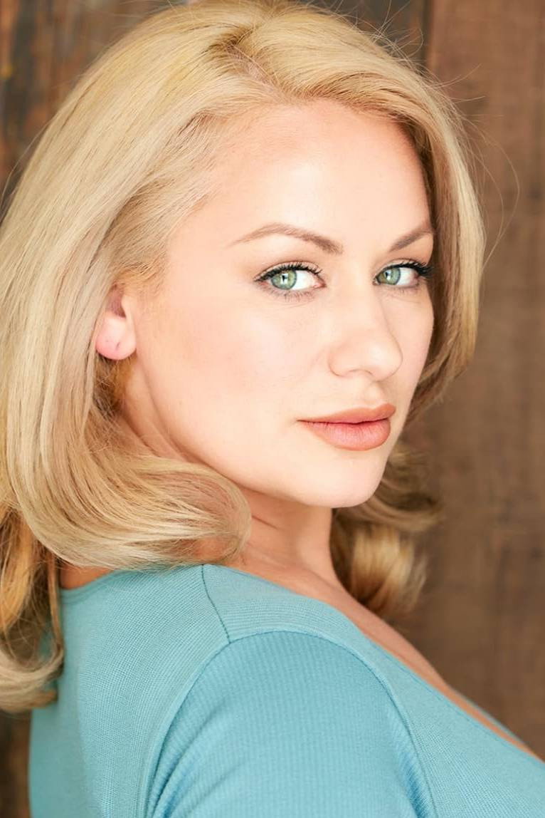 Nadine Emrich as Betty in Harry and the Succubus