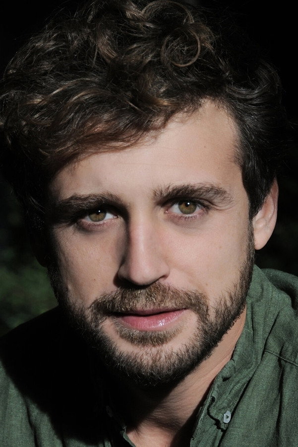 Dodi de Miquel as Abel in Quién Eres